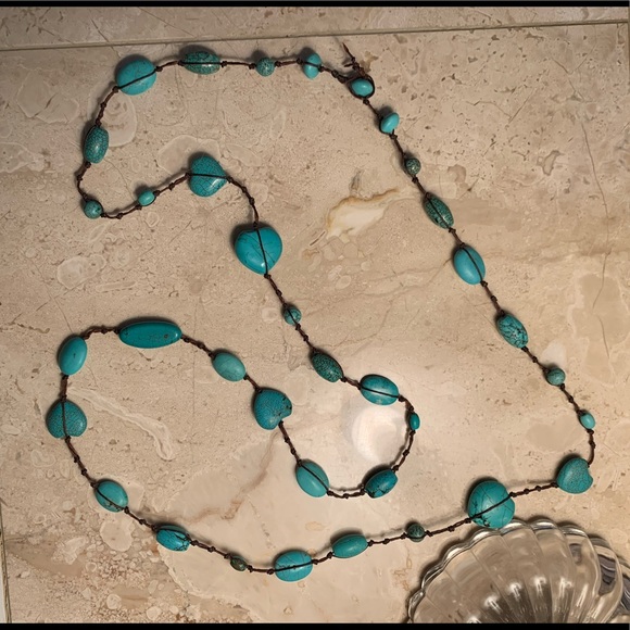 Long necklace with string and beads - Picture 3 of 4